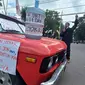 Orator sedang berorasi di perempatan BI Telanaipura Kota Jambi, Kamis (22/8/2024). Massa aksi meminta pemerintah dan DPR menghentikan pembahasan Revisi UU Pilkada dan mematuhi putusan Mahkamah Konstitusi. (Liputan6.com/Gresi Plasmanto)