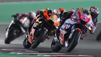 Pembalap Gresini Ducati, Enea Bastianini, menjadi pemuncak klasemen sementara MotoGP 2022 dengan koleksi 25 poin setelah menjuarai balapan di Sirkuit Losail. (AFP/Karim Jaafar)