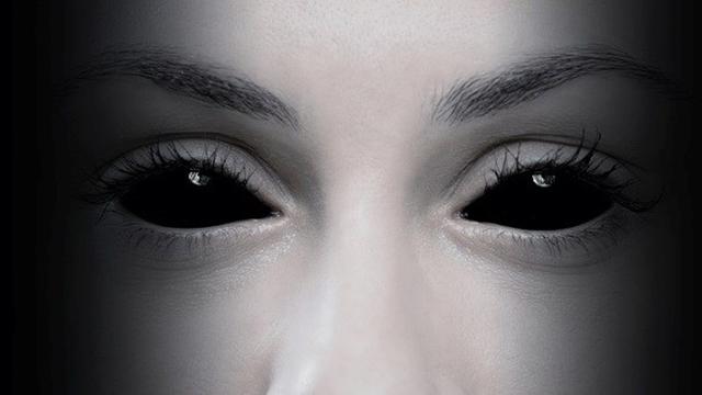 10 Penampakan Misterus Sosok Bocah Bermata Hitam, Hantu?