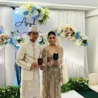 Pratama Arhan dan Azizah Salsha tampil serasi dengan mengenakan pakaian pernikahan bernuansa coklat bronze saat akad nikah. [@pratamaarhan_226]