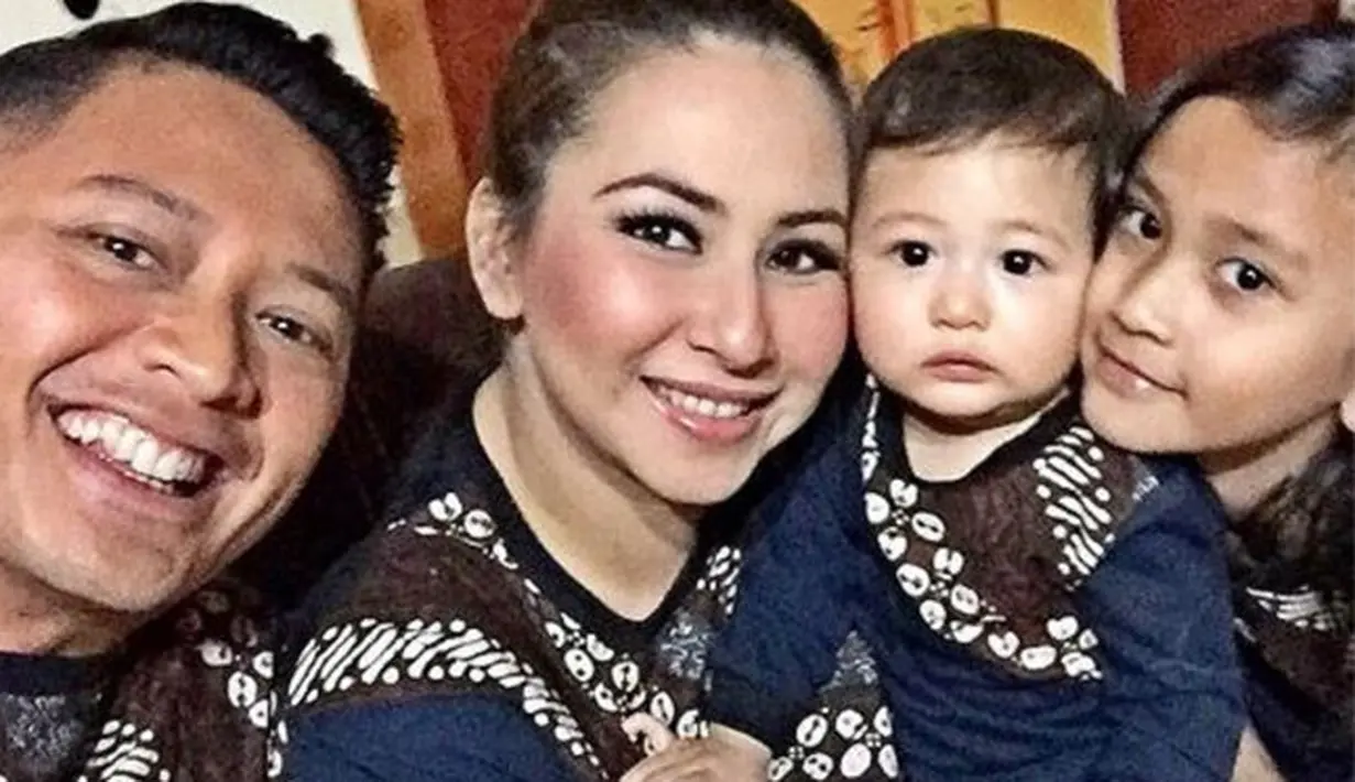 "Kamu punya pasangan (pacar) enggak?" tanya Ferry. "Enggak, kok," jawab perempuan yang main dalam sinetron Mermaid In Love itu singkat, seperti ditirukan Ferry. (dok. Pribadi)