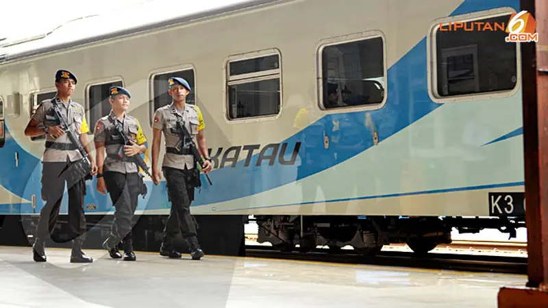 pemudik-stasiun-senen7-130812b.jpg