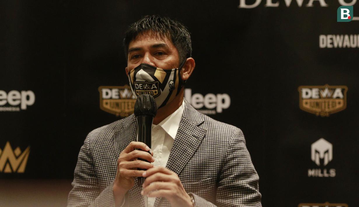 Nil Maizar juga turut membeberkan alasannya berani menerima tantangan tim promosi Dewa United. Menurutnya dirinya memiliki visi dan misi yang sama dengan manajemen. (Bola.com/M Iqbal Ichsan)