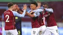 Pemain Aston Villa, Ollie Watkins, melakukan selebrasi usai mencetak gol ke gawang Newcastle United pada laga Liga Inggris di Stadion Villa Park, Sabtu (23/1/2021). Aston Villa menang dengan skor 2-0. (Mike Egerton/Pool via AP)