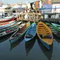 Sejumlah sampan terparkir di Kampung Aquarium, Jakarta Utara, Senin (28/3). Warga mengaku resah terkait rencana Pemprov DKI Jakarta yang akan melakukan penertiban di kawasan Luar Batang, Penjaringan, Jakarta Utara. (Liputan6.com/Gempur M Surya)