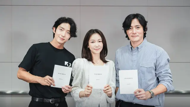 Pembacaan naskah Arthdal Chronicles: The Sword of Aramun. [Foto: tvN via Soompi]