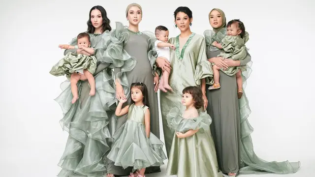 5 Pemotretan Bunga Jelitha dengan Geng Puteri Indonesia 2017 Ini Banjir Pujian
