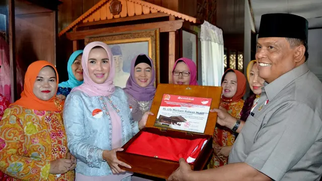 istri gubernur bengkulu di rumah fatmawati