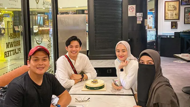 Ikut Merasa Bahagia, Ini 6 Potret Kebersamaan Dinda Hauw dan Wardah Maulina