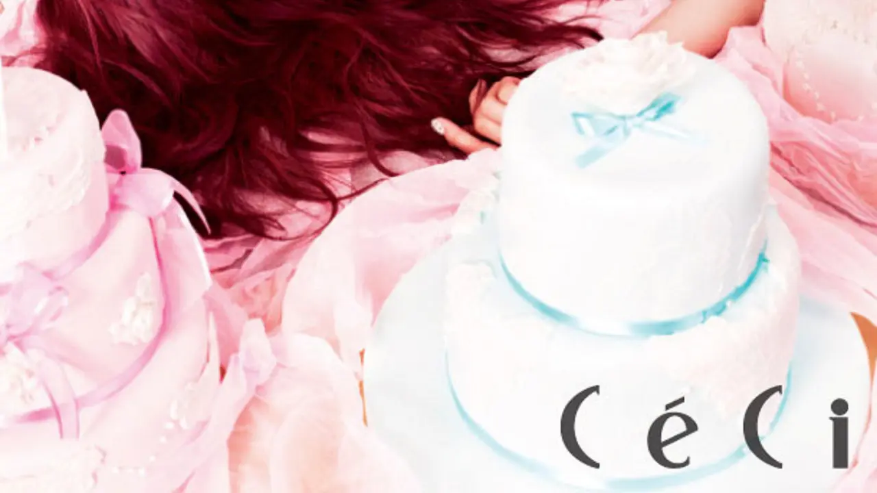 Tiffany SNSD Bermesraan dengan Seorang Pria Tampan