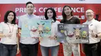 Direktur Konsumer BRI, Handayani, foto bersama perwakilan atlet saat jumpa pers di Jakarta, Senin (28/5/2018). Menyambut Asian Games 2018 BRI dan Nike akan menggelar Nike Warehouse Sale di JCC pada 30 Mei- 3 Juni 2018. (Bola.com/M Iqbal Ichsan)