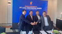 Ketum PSSI, Erick Thohir, dan petinggi PT LIB dalam pengangkatan Takeyuki Oya sebagai&nbsp;GM Kompetisi dan Operasional PT LIB. (Bola.com/Muhammad Adi Yaksa)