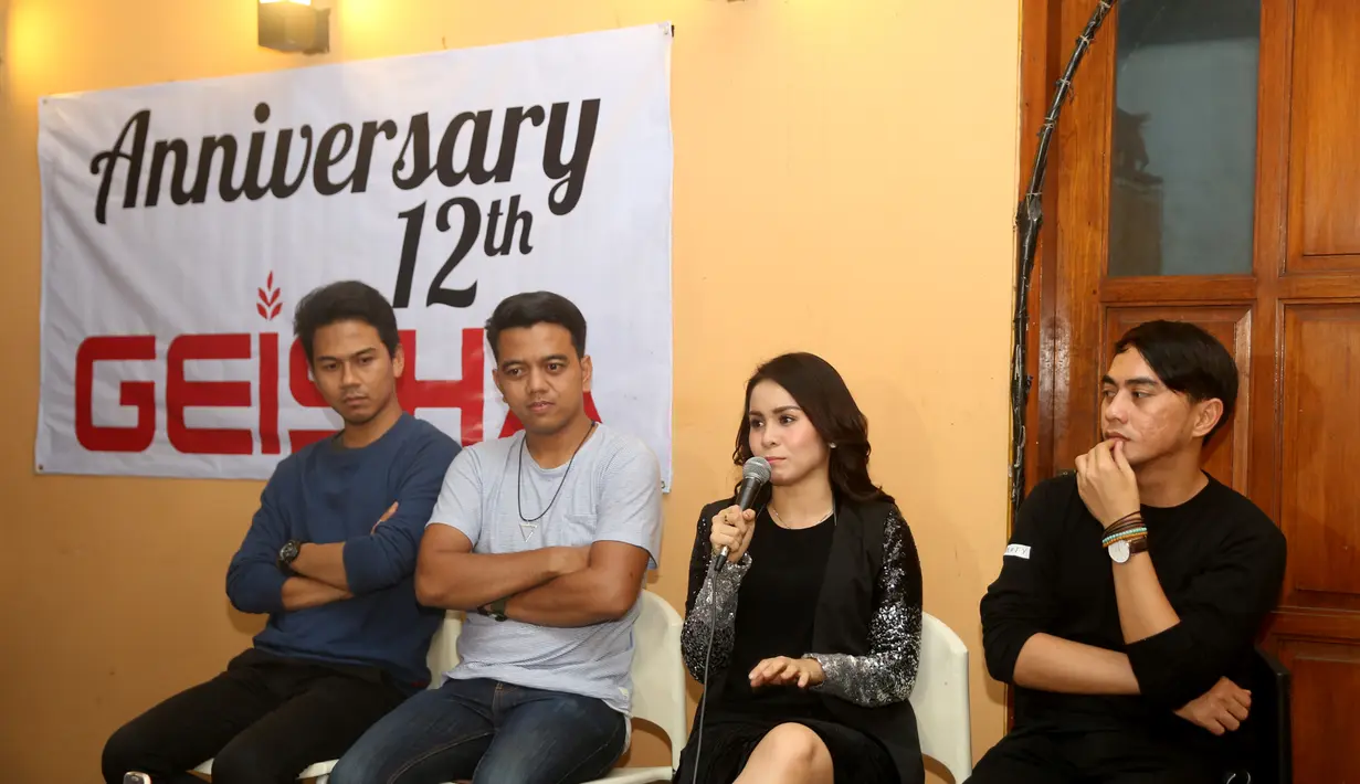 Selama 12 tahun bersama tentunya bukan berarti segalanya berjalan mulus bagi Geisha, mereka juga pernah menghadapi konflik. Namun karena mengutamakan profesionalitas dalam bekerja mereka pun mengesampingkan ego masing-masing. (Andy Masela/Bintang.com)