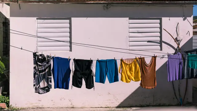 Baju Menggantung