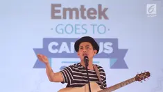 Musisi Budi Doremi saat bernyanyi pada gelaran EGTC 2018 Bandung di Graha Sanusi Hardjadinata, Universitas Padjajdaran, Bandung, Rabu (5/12). Budi Doremi membawakan lagu-lagu diantaranya, Tolong, Friendzone, Doremi.(Liputan6.com/Helmi Fithriansyah)