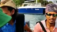 Wisatawan asal Malang naik sped boat di Marina Boom Banyuwangi,sebelum akhirnya terbalik (Istimewa)