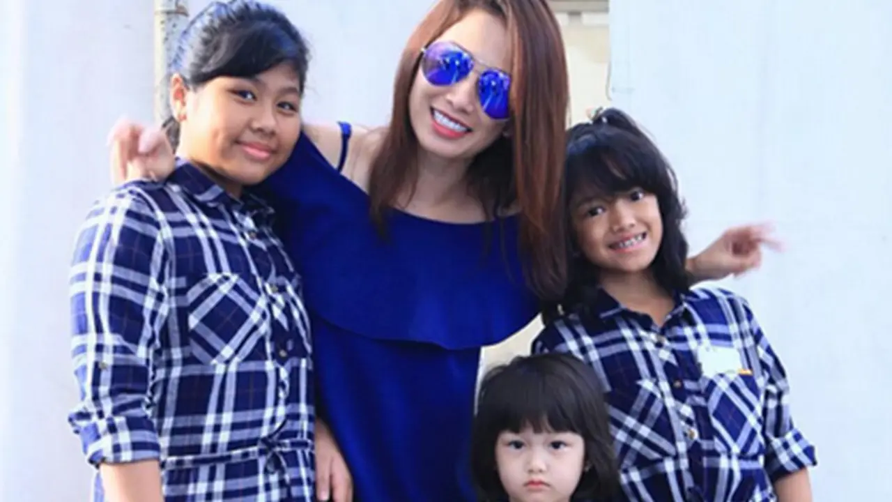 [Bintang] Ussy Sulistiawaty  