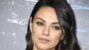 Mila Kunis berhasil menempati posisi ketiga dengan julukan selebriti dengan mata terindah. Istri dari Ashton Kutcher ini memang mempunyai daya tarik pada mata yang seksi dan membuat sosok pria jatuh kedalam dekapannya. (AFP/Bintang.com)