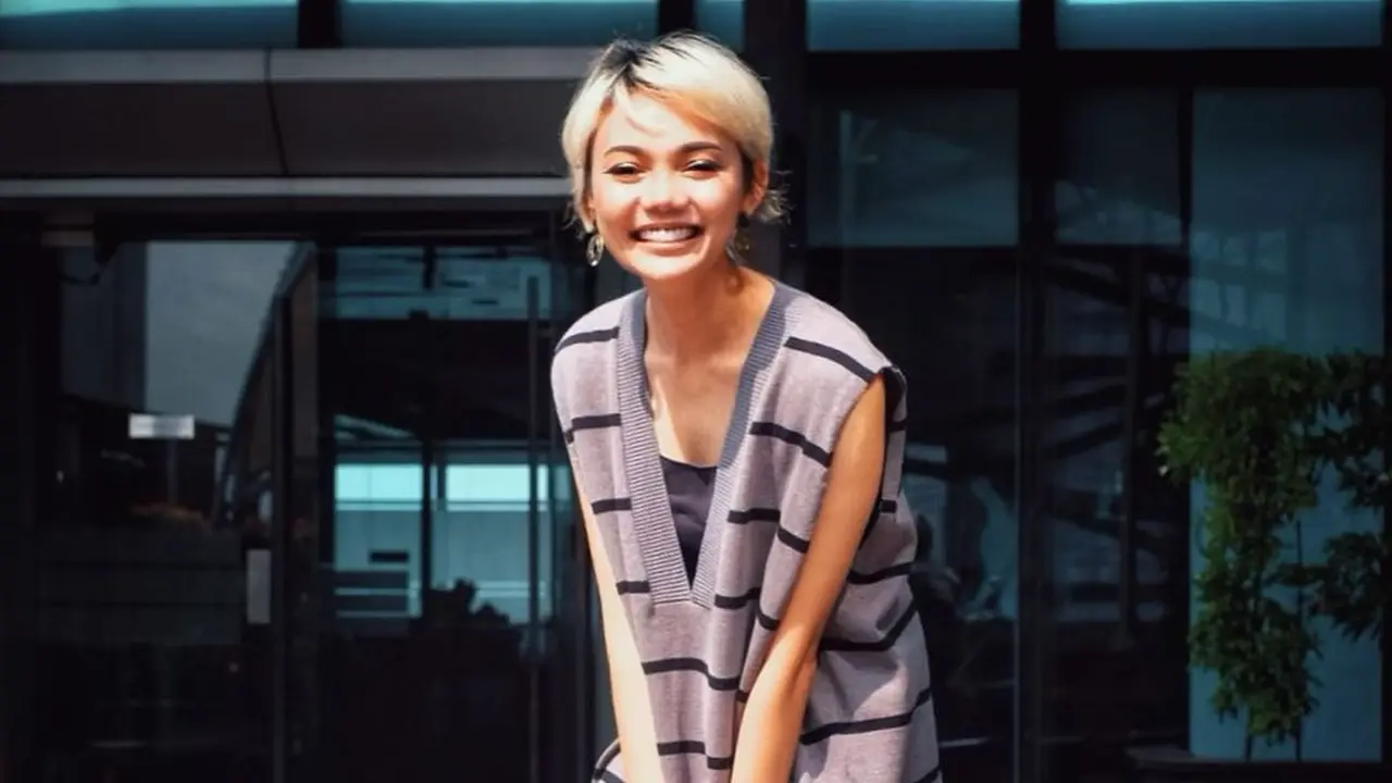Disebut Terlalu Kurus, Ini 6 Potret Terbaru Penampilan Rina Nose
