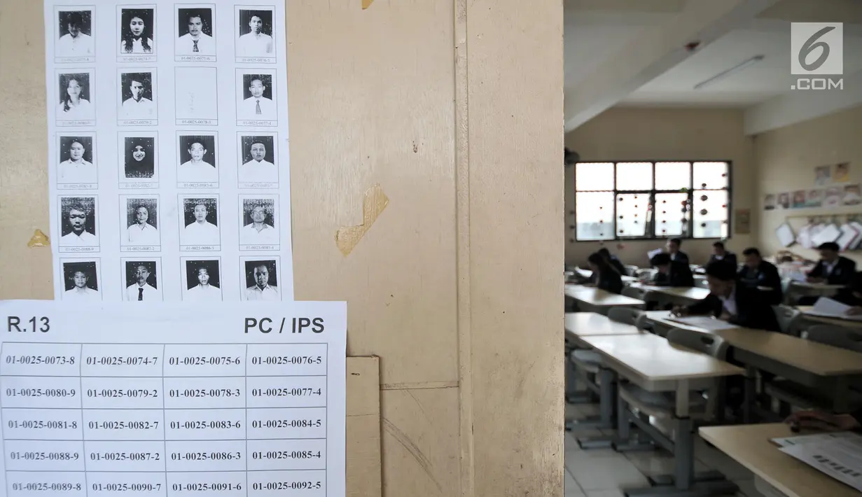 Informasi peserta Ujian Sekolah Berbasis Komputer (USBK) Paket C di Gedung SDN 03 Sumur Batu, Kemayoran, Jakarta, Kamis (21/3). Peserta USBK Paket C ini berasal dari empat Pusat Kegiatan Belajar Masyarakat (PKBM). (merdeka.com/Iqbal Nugroho)