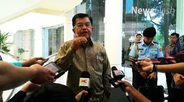 Wakil Presiden Jusuf Kalla menilai peristiwa pembunuhan yang terjadi di Kuala Lumpur itu merupakan aksi korban dari korban. Ditemui di kantor Wakil Presiden, Jumat (17/02/17), JK juga menilai Kim merupakan korban pembunuhan dan Aisyah merupakan korba...