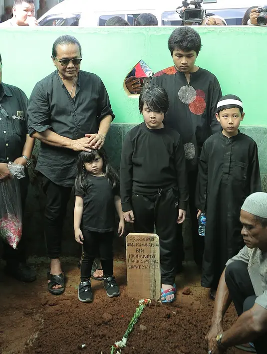 Pemakaman Dian Pramana