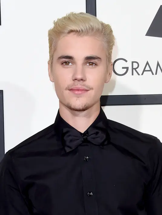 "Aku suka berkarya, melakukan sesuatu yang baru pada hidupku, terutama mengubah transformasi pada gaya rambutku," ungkap Justin Bieber di twitter. (AFP/Bintang.com)