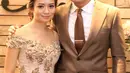Proses lamaran itu sebagai tingkatan lebih serius dalam menjalani hubungannya. Meski masih merahasiakan kapan akan meresmikan, pasangan ini akan menikah pada tahun ini. Berbagai persiapan telah dilakukan. (Adrian Putra/Bintang.com)