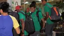 Kiper Timnas Indonesia, Teja Paku Alam, yang menggantikan Dian Agus turut serta dalam tim di Ninoy Aquino International Airport (NAIA), Manila, Filipina, (17/11/2016). (Bola.com/Nicklas Hanoatubun)