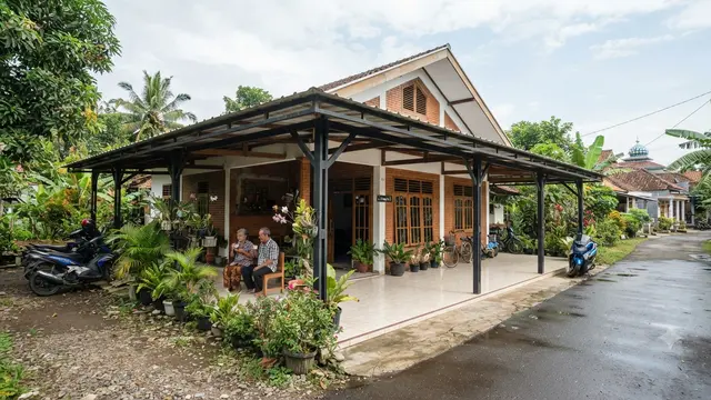 Ide desain Rumah Jengki model teras keliling kanopi lebar