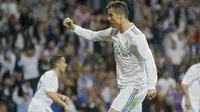 Ekspresi Cristiano Ronaldo usai membobol gawang Athletic Bilbao pada lanjutan La Liga Santander di Santiago Bernabeu stadium, Madrid, (18/4/2018). Real Madrid bermain imbang 1-1 dengan Bilbao. (AP/Francisco Seco)