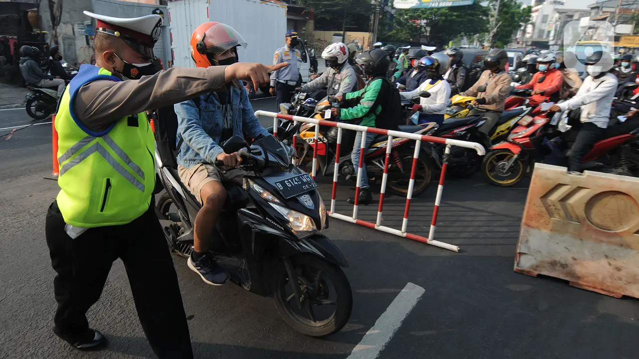 Penyekatan PPKM di Ciputat