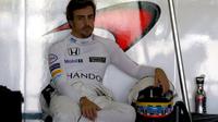 Pebalap McLaren, Fernando Alonso, dikabarkan akan pensiun dari F1 pada akhir musim 2017. (Bola.com/Twitter/F1icom)