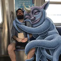 Monster lucu dan menggemaskan ini sukses usili para penumpang kereta tanpa ketahuan. (Via: instagram.com/subwaydoodle)