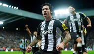 Newcastle United memastikan tempat di semifinal carabao Cup setelah mengalahkan Brentford di St James’ Park pada Kamis (19/12) dini hari WIB. (Owen Humphreys/PA via AP)