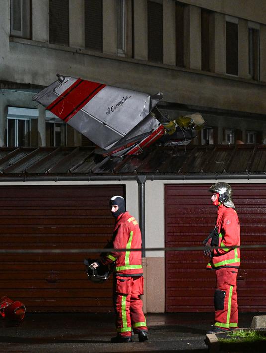 Menurut Menteri Transportasi Prancis, Clément Beaune, pesawat tersebut mendarat di kawasan perumahan di Villejuif setelah terjadi kerusakan mesin. (Miguel MEDINA / AFP)