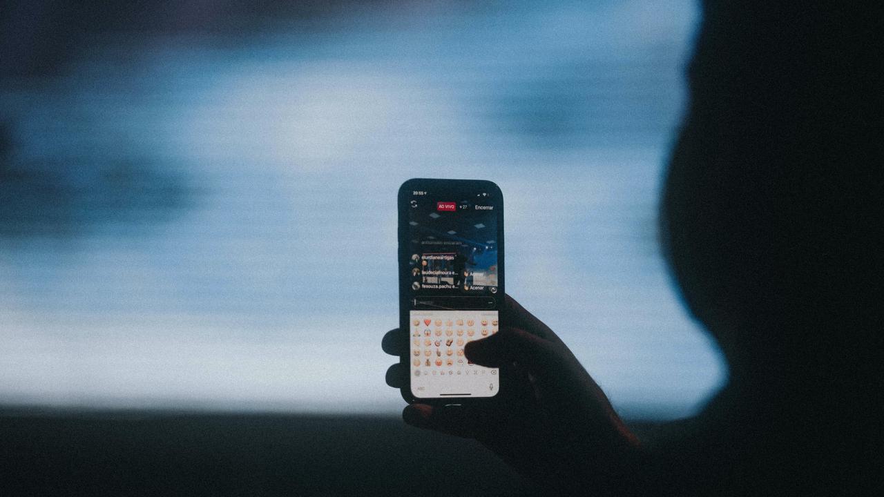 Ilustrasi stiker, WhatsApp