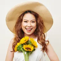 ilustrasi perempuan tersenyum/Dragon Images/Shutterstock
