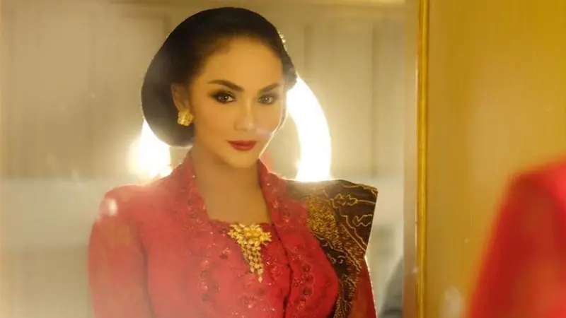 FOTO: Pesona Krisdayanti saat Pakai Kebaya, Menawan