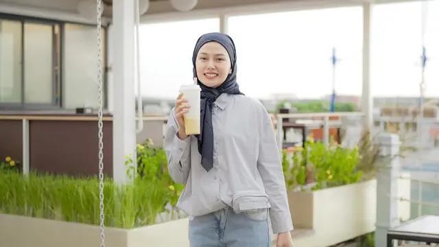 Penampilan Dara Arafah Mengenakan Hijab Hitam, Semakin Memesona