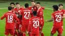 Pemain Borussia Dortmund, Thomas Meunier, terduduk lesu di lapangan usai ditaklukkan Bayern Munchen pada laga Bundesliga di Stadion Signal Iduna Park, Sabtu (7/11/2020). Bayern menang dengan skor 3-2. (AP Photo/Martin Meissner, Pool)