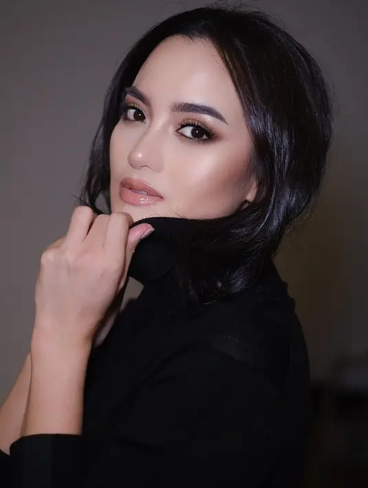 Ketika ditanya mengenai sosok Ibnu Jamil, Ririn mengatakan bahwa laki-laki itu adalah sosok yang baik. Selain itu, di mata Ririn, Ibnu Jamil juga humoris yang selalu membuatnya tertawa. (Instagram/ririnekawati)