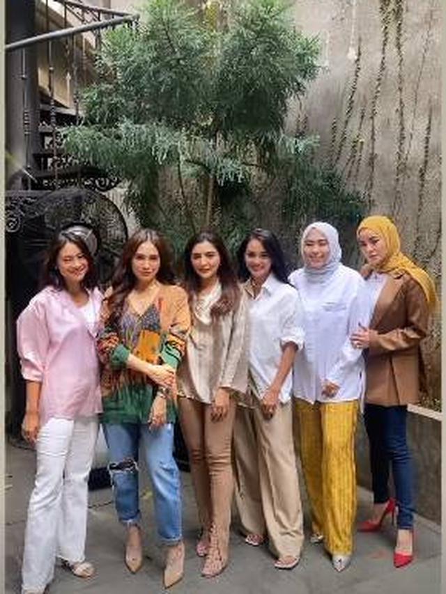 Sempat Berseteru, Ini 6 Potret Olla Ramlan Bersama Geng Sosialita Tanpa Nindy Ayunda