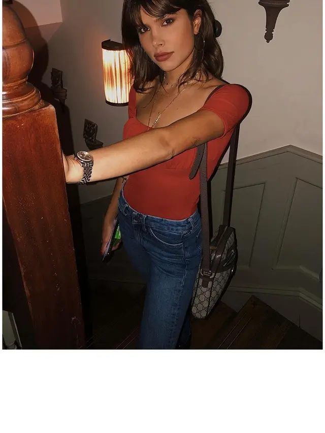 7 Pesona Phoebe Torrance, Gebetan Brooklyn Beckham yang Mirip Victoria Beckham