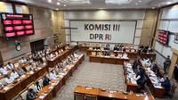Komisi III DPR menggelar Rapat Dengar Pendapat (RDP) dengan Kapolres Metro Jakarta Timur dan korban penganiayaan oleh anak bos toko roti di Cakung Jakarta Timur yakni Dwi Ayu Darmawati. (Delvira Hutabarat).