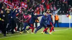 Para pemain Swiss melakukan selebrasi usai melawan Bulgaria pada pertandingan sepak bola kualifikasi Piala Dunia 2022 di Stadion Swissporarena, Lucerne, Swiss, 15 November 2021. Swiss menang 4-0. (Urs Flueeler/Keystone via AP)
