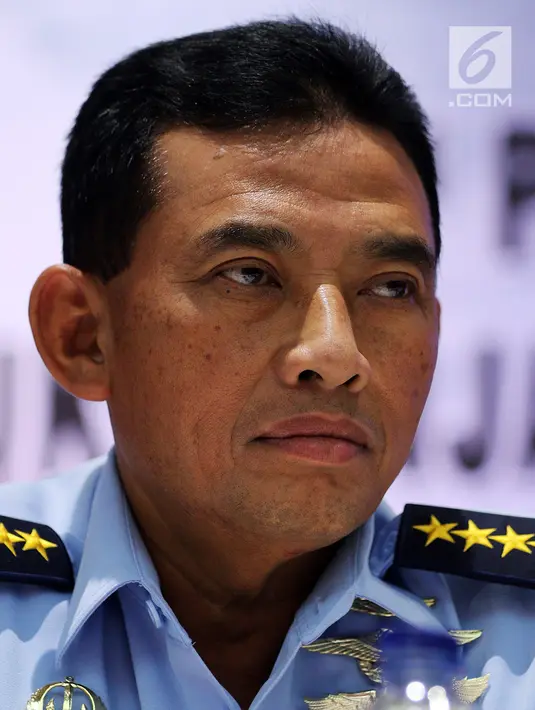 KSAU Marsekal Madya Yuyu Sutisna mengikuti jumpa pers disela Rapim di Jakarta, Rabu (16/1). Rapim mengambil tema "Pertahanan Negara Yang Tangguh Untuk Menjaga Kedaulatan Dan Keutuhan Wilayah NKRI Serta Keselamatan Bangsa". (Liputan6.com/JohanTallo)