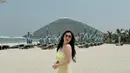 Tiba di Dubai, Felicia menunjukkan sisi femininnya dalam balutan dress.
[@felicyangelista_]