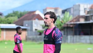 Gustavo Franca resmi menjadi rekrutan anyar Arema FC pada bursa transfer paruh musim BRI Super League 2025/2026. (Bola.com/Iwan Setiawan)