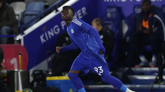 Foto: Jadi Debutan Kedua Termuda di Liga Inggris, Leicester Tak Pasang Sponsor pada Jersey Jeremy Monga